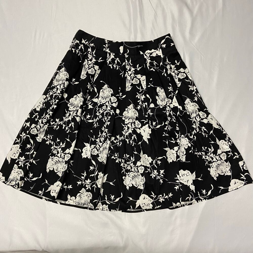 Dresstore Pleated Skirt A-Line Printed Floral Skirt Pockets Two Pockets L NWT